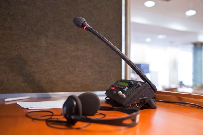 Simultaneous-Interpretation