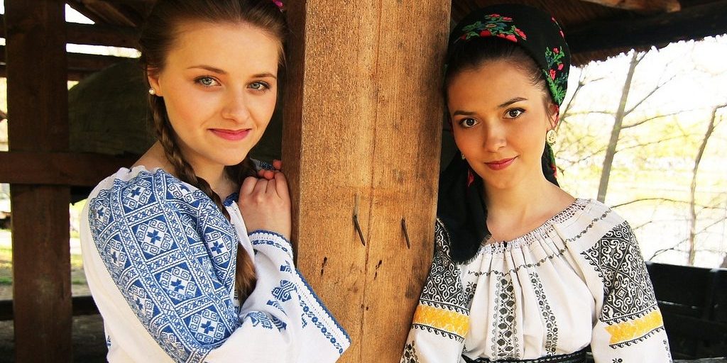 romanian-traditional-dress