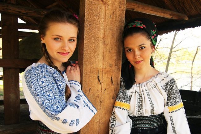 romanian-traditional-dress
